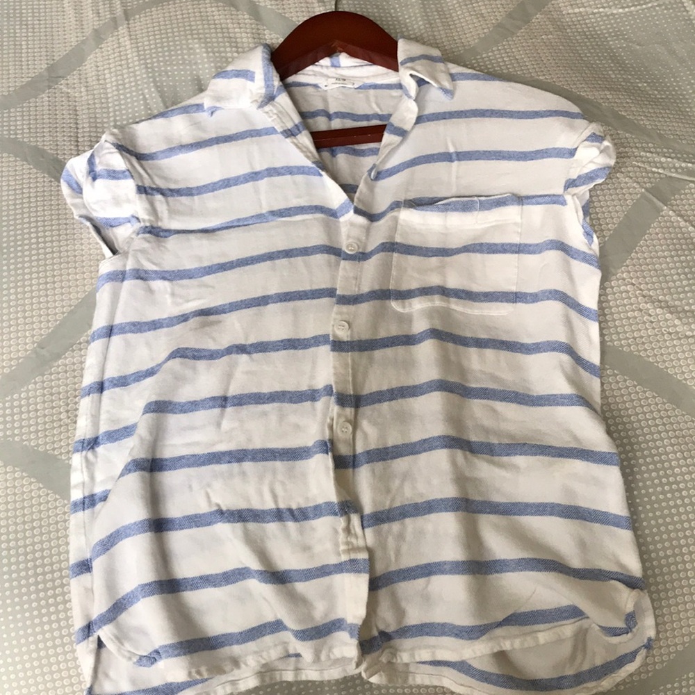 Club Monaco- size XS tie front shirt sleeve shirt
